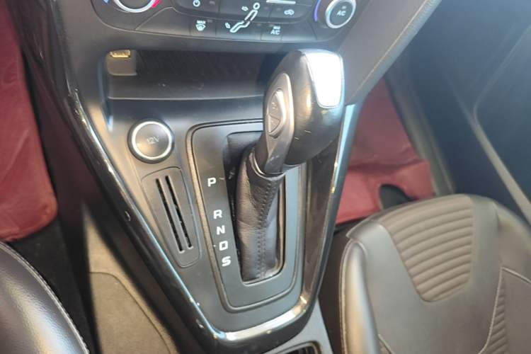 Used Ford Focus 2017 Sedan 1.6L Automatic Fashion Edition Smart Drive Version Gear Lever