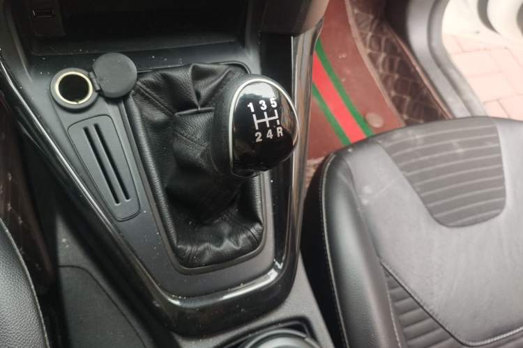 Used Ford Focus 2017 Hatchback 1.6L Manual Fashion Edition SmartDrive Version Gear Lever