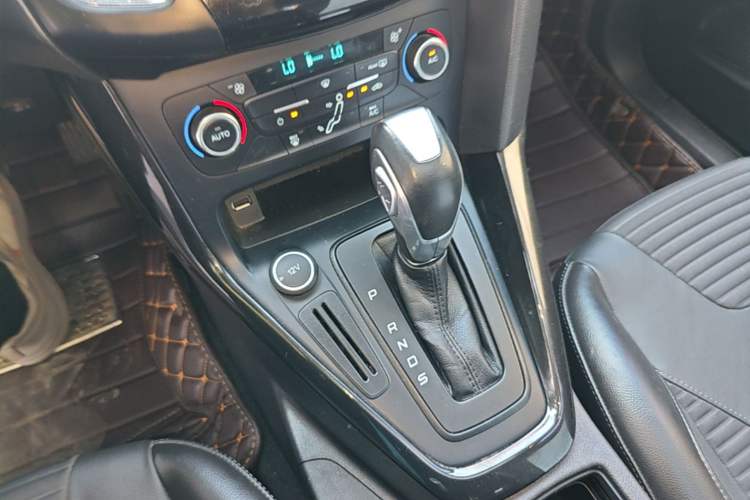 Used Ford Focus 2017 Hatchback 1.6L Automatic Fashion Edition Smart Drive Version Gear Lever