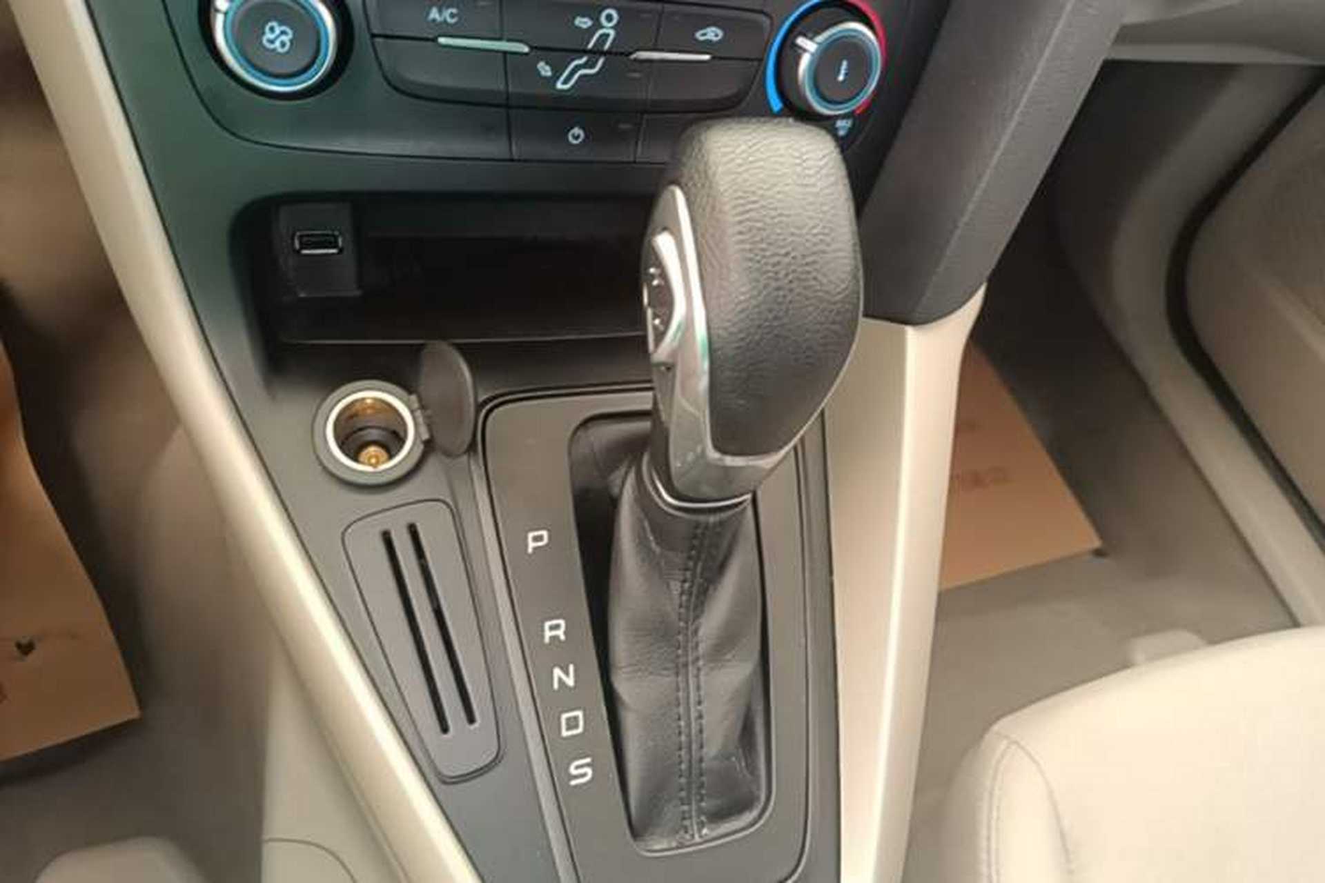 Used Ford Focus 2017 Sedan 1.6L Automatic Comfort Plus SmartDrive Edition Gear Lever