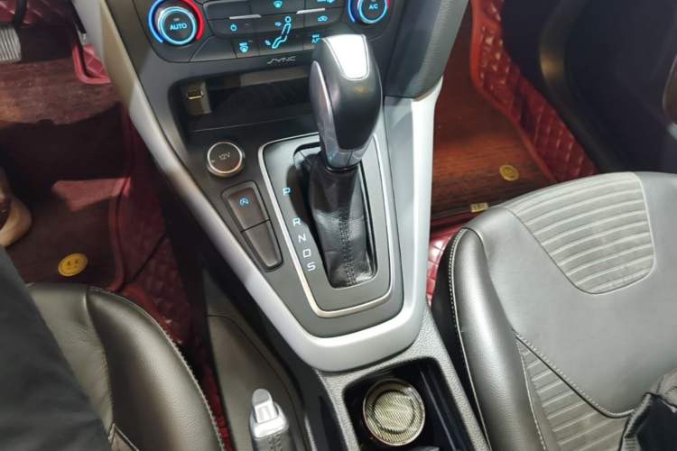 Used Ford Focus 2017 Hatchback EcoBoost 180 Automatic Sport Model Gear Lever
