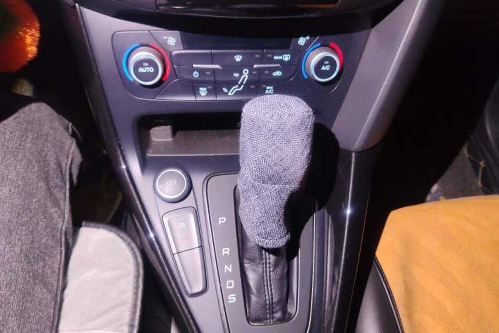 Used Ford Focus 2017 Hatchback EcoBoost 125 Automatic - Ultra-Powerful Style Edition with Smart Drive Features Gear Lever
