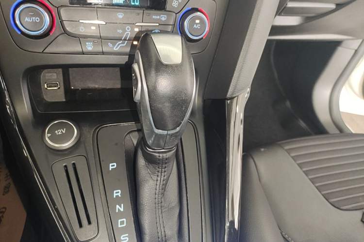 Used Ford Focus 2017 Sedan 1.6L Automatic Fashion Edition Smart Drive Version Gear Lever