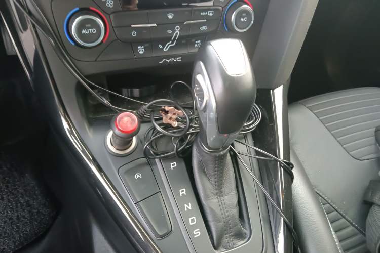 Used Ford Focus 2017 Hatchback EcoBoost 180 Automatic Elite Model Gear Lever