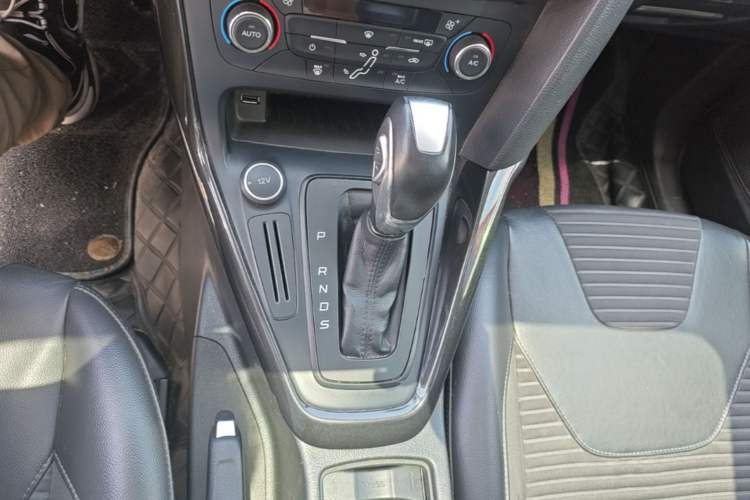 Used Ford Focus 2017 Hatchback 1.6L Automatic Fashion Edition Smart Drive Version Gear Lever