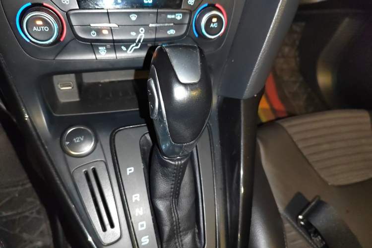 Used Ford Focus 2017 Sedan 1.6L Automatic Fashion Edition Smart Drive Version Gear Lever