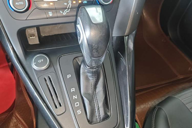 Used Ford Focus 2017 Hatchback 1.6L Automatic Fashion Edition Smart Drive Version Gear Lever