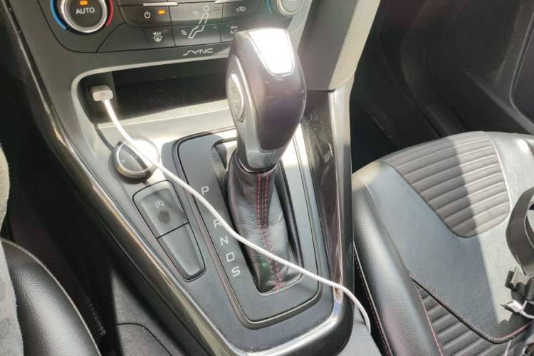 Used Ford Focus 2017 1.5T CTCC White and Black Limited Edition Gear Lever