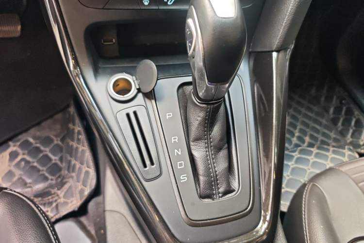 Used Ford Focus 2017 Hatchback 1.6L Automatic Fashion Edition Smart Drive Version Gear Lever