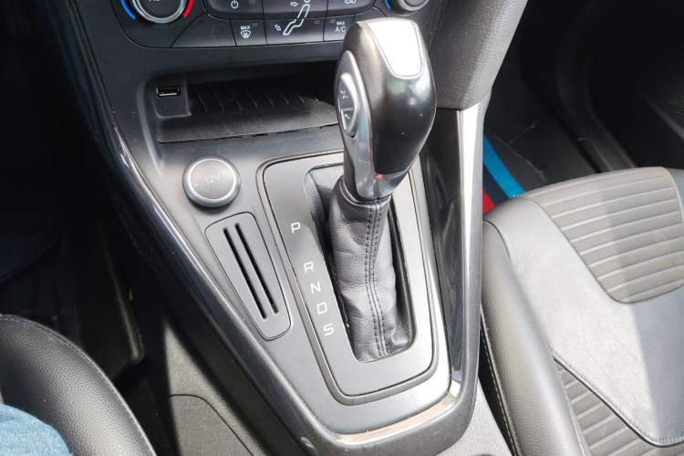 Used Ford Focus 2017 Hatchback 1.6L Automatic Fashion Edition Smart Drive Version Gear Lever