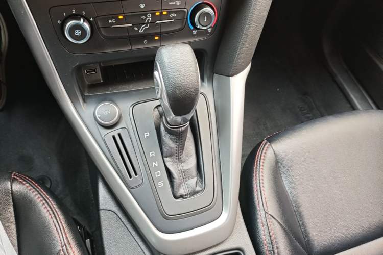 Used Ford Focus 2017 Hatchback 1.6L Automatic Comfort Plus SmartDrive Edition Gear Lever
