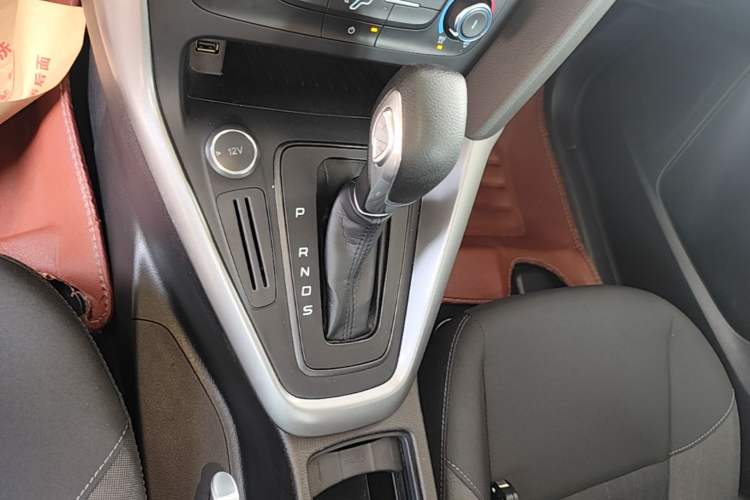 Used Ford Focus 2017 Hatchback 1.6L Automatic Comfort Plus SmartDrive Edition Gear Lever