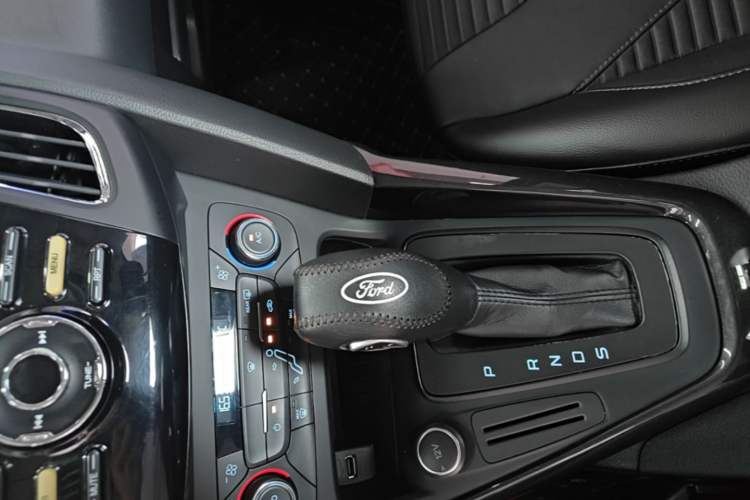 Used Ford Focus 2017 Sedan 1.6L Automatic Fashion Edition Smart Drive Version Gear Lever