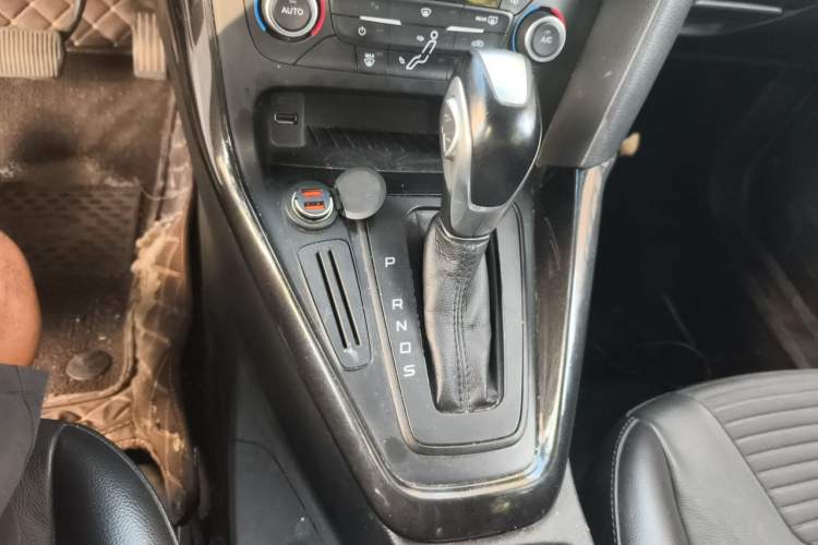 Used Ford Focus 2017 Sedan 1.6L Automatic Fashion Edition Smart Drive Version Gear Lever