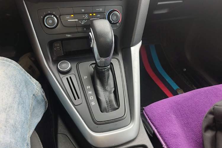 Used Ford Focus 2017 Hatchback 1.6L Automatic Comfort Plus SmartDrive Edition Gear Lever