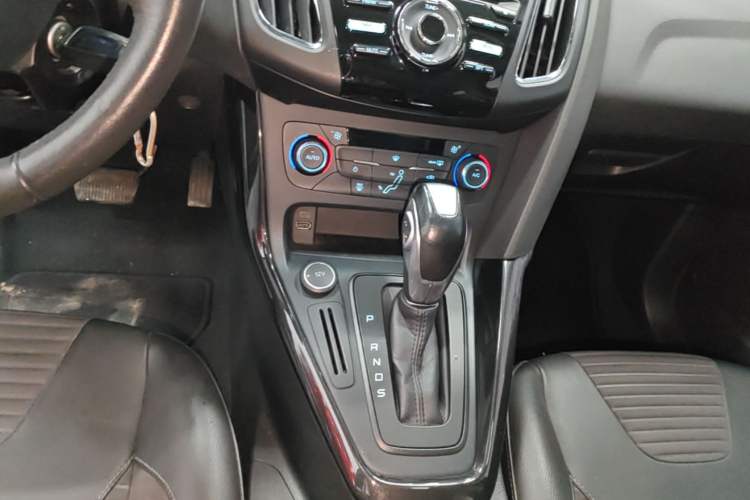 Used Ford Focus 2017 Hatchback 1.6L Automatic Fashion Edition Smart Drive Version Gear Lever