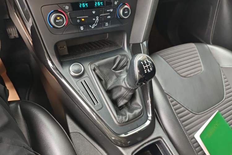 Used Ford Focus 2017 Sedan 1.6L Manual Fashion Edition Smart Drive Version Gear Lever