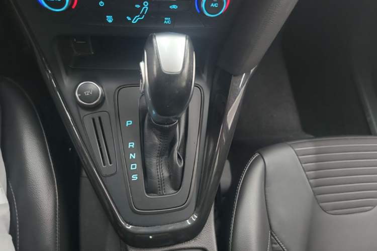 Used Ford Focus 2017 Sedan 1.6L Automatic Fashion Edition Smart Drive Version Gear Lever