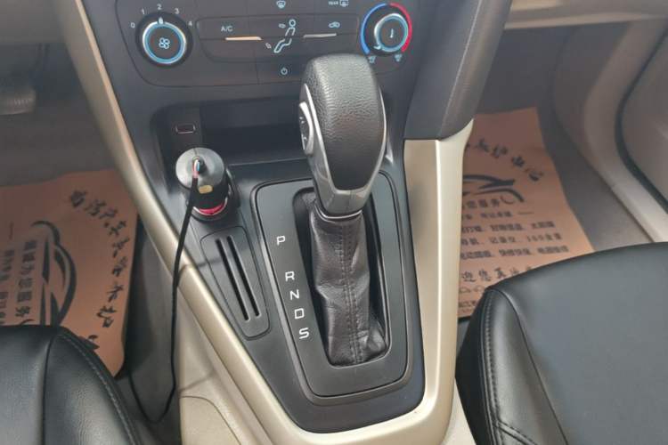 Used Ford Focus 2017 Sedan 1.6L Automatic Comfort Plus SmartDrive Edition Gear Lever