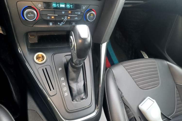 Used Ford Focus 2017 Hatchback 1.6L Automatic Fashion Edition Smart Drive Version Gear Lever