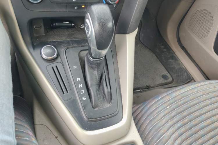 Used Ford Focus 2017 Sedan 1.6L Automatic Comfort Plus SmartDrive Edition Gear Lever