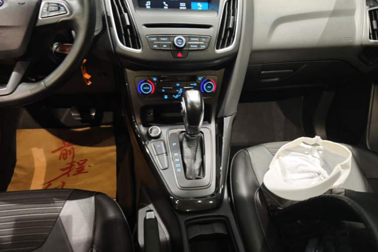 Used Ford Focus 2017 Sedan EcoBoost 180 Automatic Elite Model Gear Lever