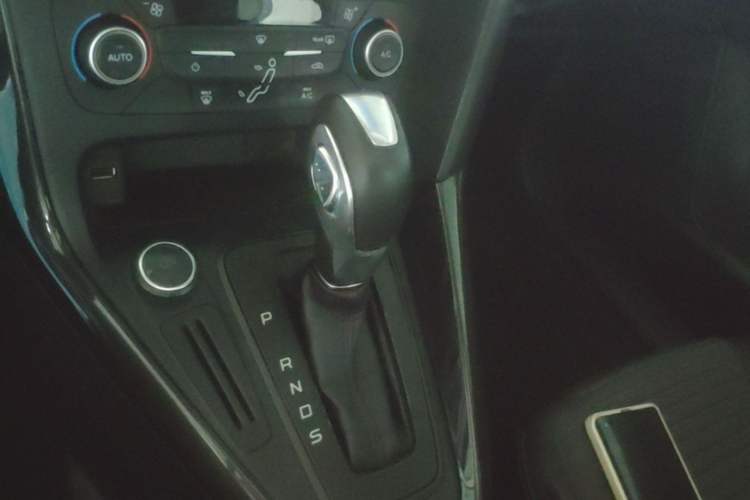 Used Ford Focus 2017 Hatchback 1.6L Automatic Fashion Edition Smart Drive Version Gear Lever