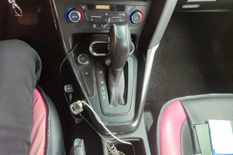 Used Ford Focus 2017 Sedan EcoBoost 180 Automatic Elite Model Gear Lever