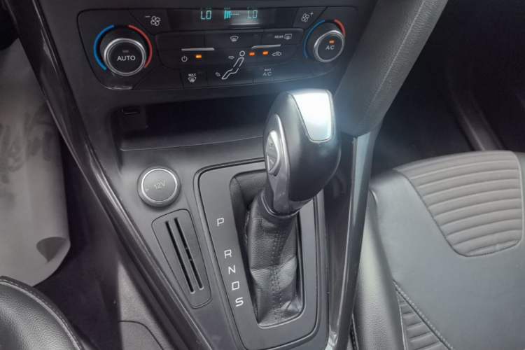 Used Ford Focus 2017 Sedan 1.6L Automatic Fashion Edition Smart Drive Version Gear Lever