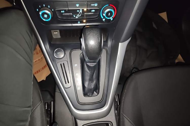 Used Ford Focus 2017 Hatchback 1.6L Automatic Comfort Plus SmartDrive Edition Gear Lever