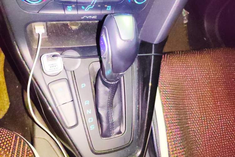 Used Ford Focus 2017 Sedan EcoBoost 180 Automatic Elite Model Gear Lever