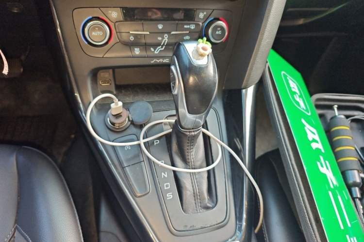 Used Ford Focus 2017 Hatchback EcoBoost 180 Automatic Elite Model Gear Lever