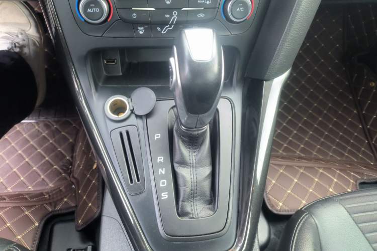 Used Ford Focus 2017 Hatchback 1.6L Automatic Fashion Edition Smart Drive Version Gear Lever