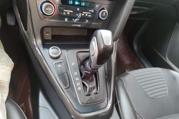 Used Ford Focus 2017 1.5T CTCC White and Black Limited Edition Gear Lever