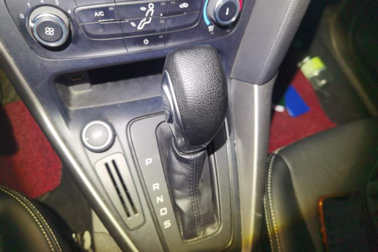 Used Ford Focus 2017 Hatchback 1.6L Automatic Comfort Plus SmartDrive Edition Gear Lever