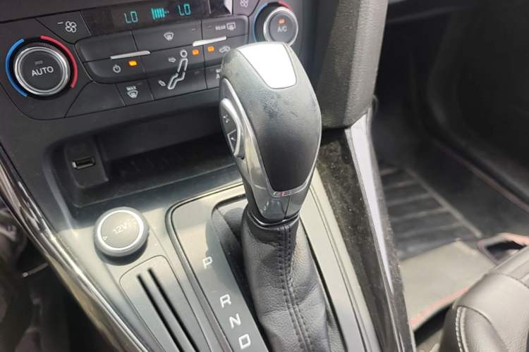 Used Ford Focus 2017 Sedan 1.6L Automatic Fashion Edition Smart Drive Version Gear Lever