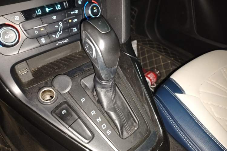 Used Ford Focus 2017 Sedan EcoBoost 180 Automatic Elite Model Gear Lever