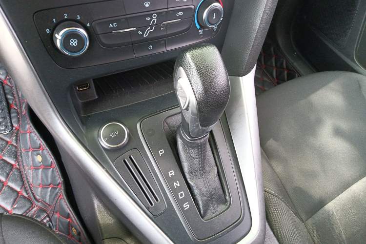 Used Ford Focus 2017 Hatchback 1.6L Automatic Comfort Plus SmartDrive Edition Gear Lever