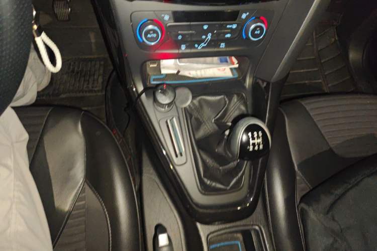 Used Ford Focus 2017 Sedan 1.6L Manual Fashion Edition Smart Drive Version Gear Lever