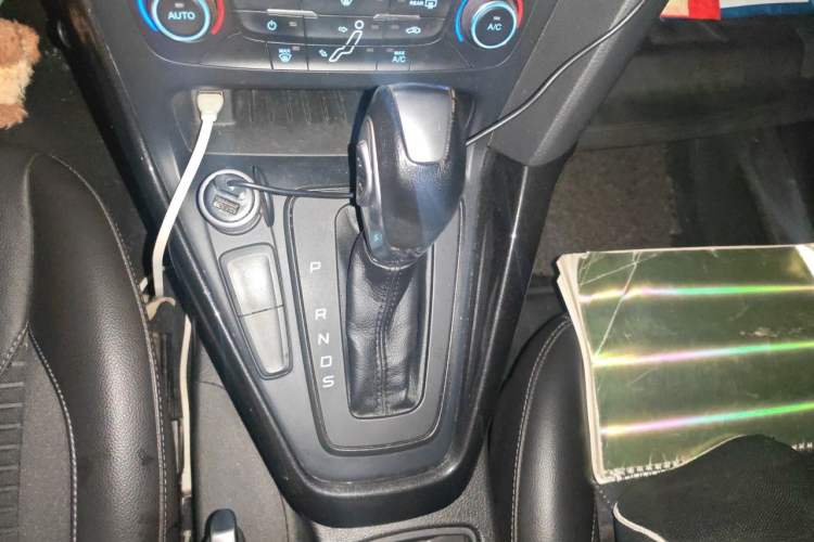 Used Ford Focus 2017 Sedan EcoBoost 125 Automatic Supreme Style SmartDrive Edition Gear Lever