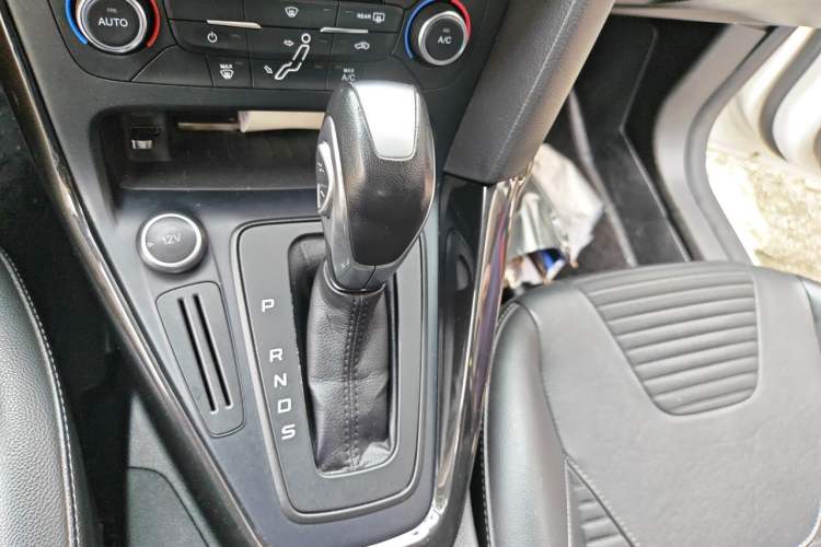Used Ford Focus 2017 Sedan 1.6L Automatic Fashion Edition Smart Drive Version Gear Lever