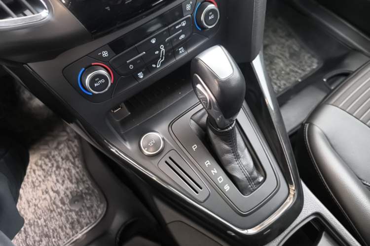 Used Ford Focus 2017 Hatchback 1.6L Automatic Fashion Edition Smart Drive Version Gear Lever
