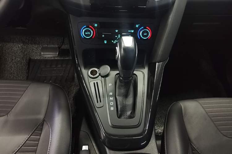 Used Ford Focus 2017 Hatchback 1.6L Automatic Fashion Edition Smart Drive Version Gear Lever