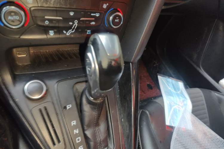 Used Ford Focus 2017 Sedan 1.6L Automatic Fashion Edition Smart Drive Version Gear Lever