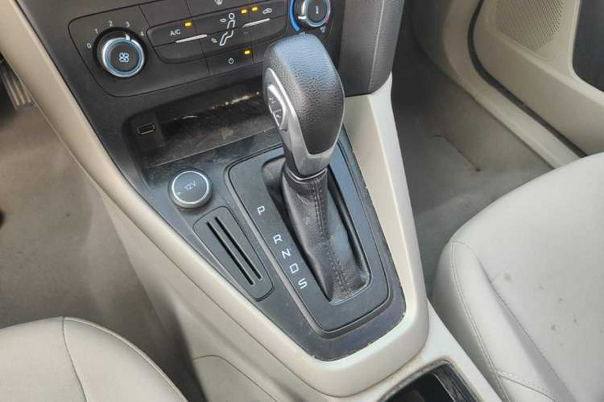 Used Ford Focus 2017 Sedan 1.6L Automatic Comfort Plus SmartDrive Edition Gear Lever