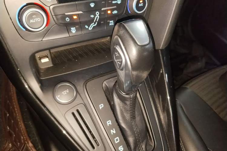 Used Ford Focus 2017 Sedan 1.6L Automatic Fashion Edition Smart Drive Version Gear Lever