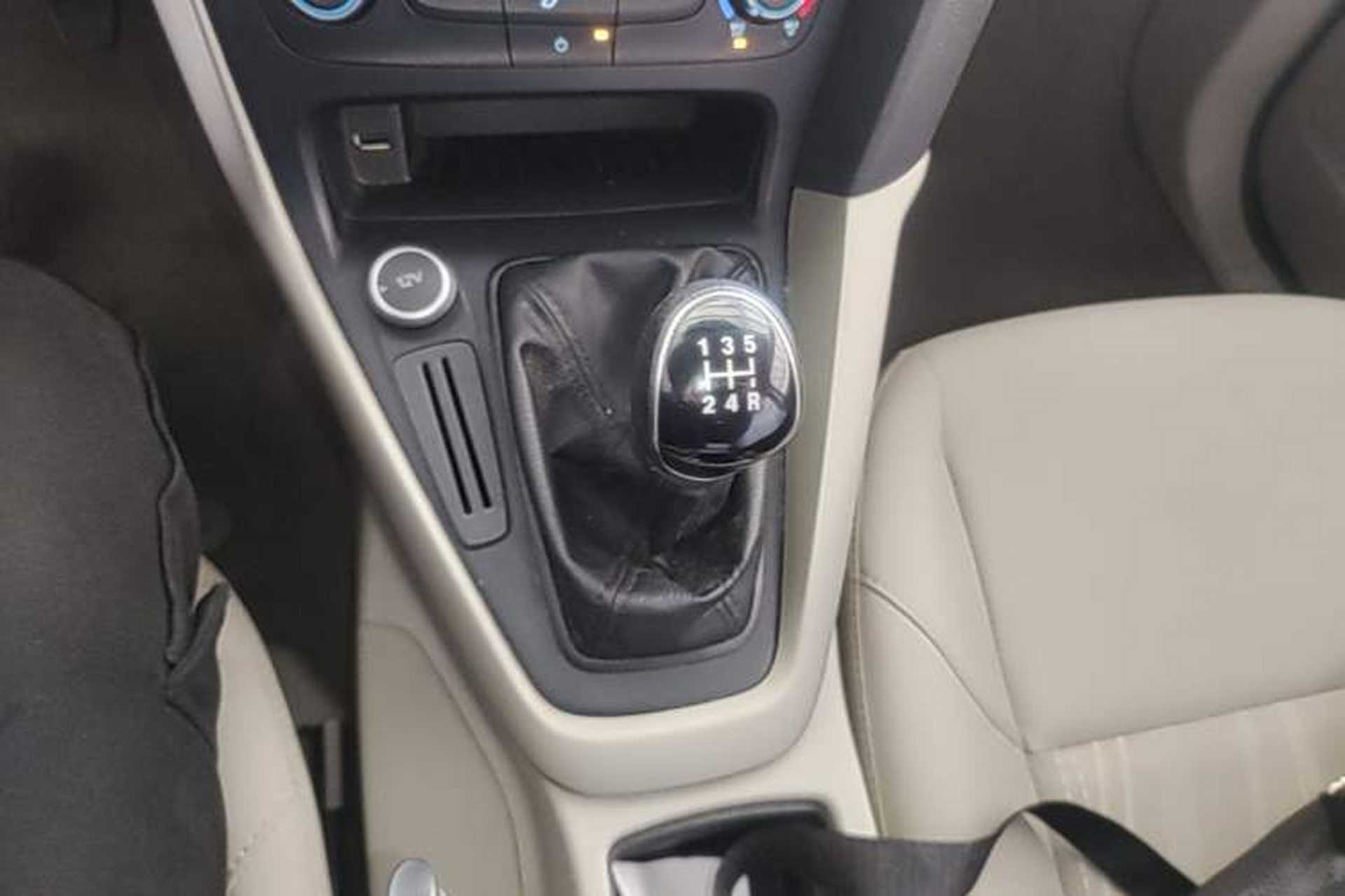 Used Ford Focus 2017 Sedan 1.6L Manual Comfort Plus SmartDrive Edition Gear Lever