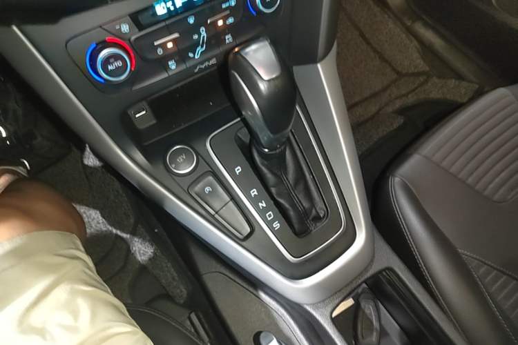 Used Ford Focus 2017 Hatchback EcoBoost 180 Automatic Sport Model Gear Lever