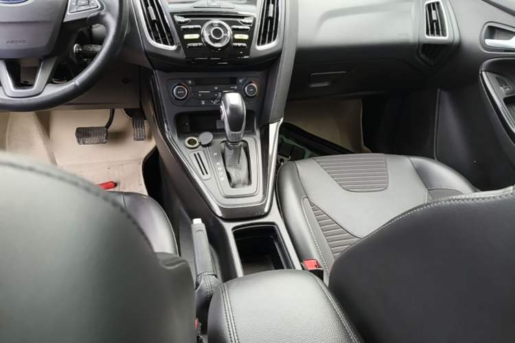 Used Ford Focus 2017 Hatchback 1.6L Automatic Fashion Edition Smart Drive Version Gear Lever