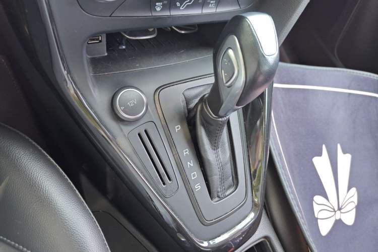 Used Ford Focus 2017 Sedan 1.6L Automatic Fashion Edition Smart Drive Version Gear Lever
